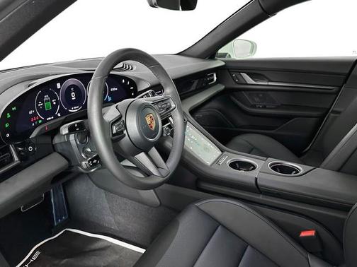 2025 Porsche Taycan 