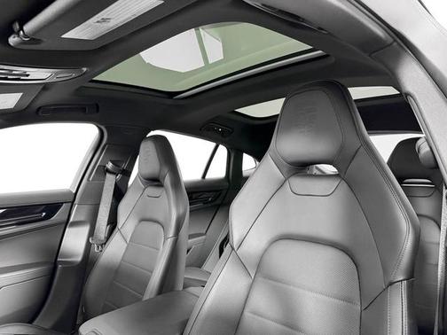 Jet Black Metallic 2025 Porsche Panamera 4