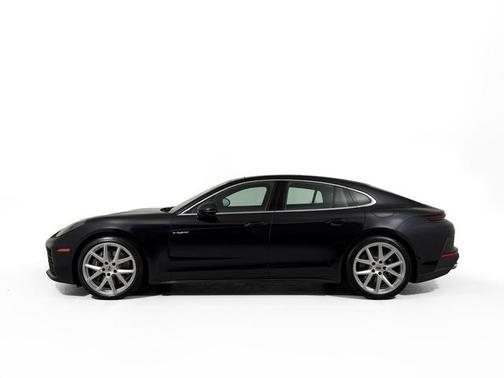 Jet Black Metallic 2025 Porsche Panamera 4