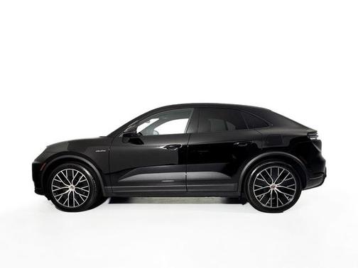 2026 Porsche Macan 4