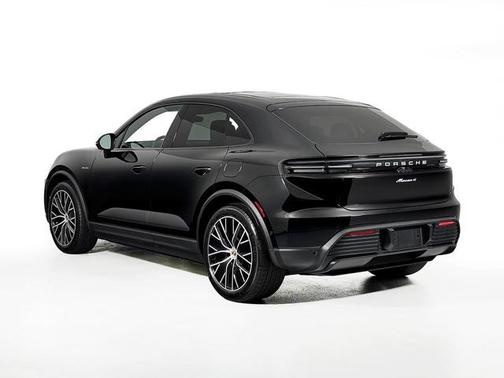 2026 Porsche Macan 4