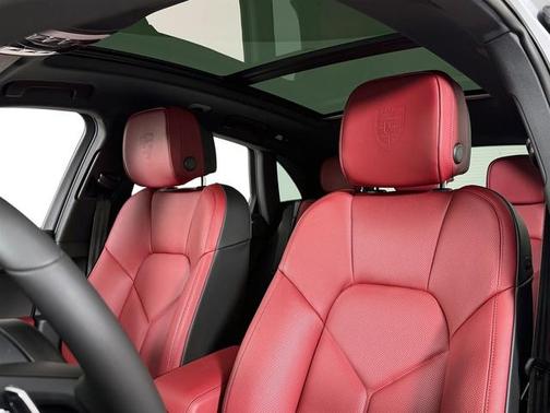 2025 Porsche Macan T