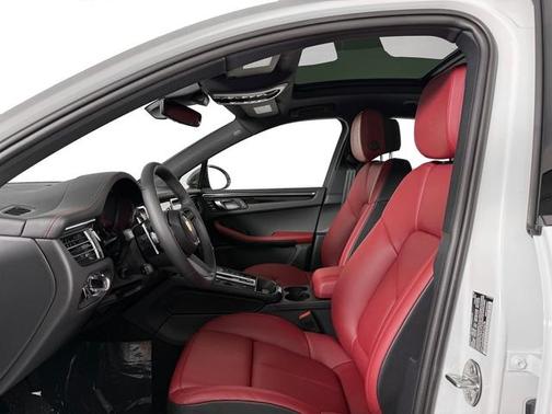 2025 Porsche Macan T