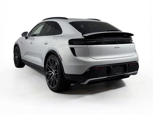 2025 Porsche Macan Turbo