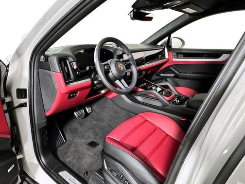 2025 Porsche Cayenne S