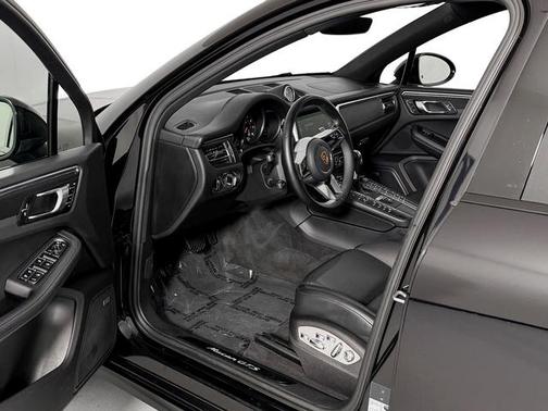 Jet Black Metallic 2021 Porsche Macan Macan GTS