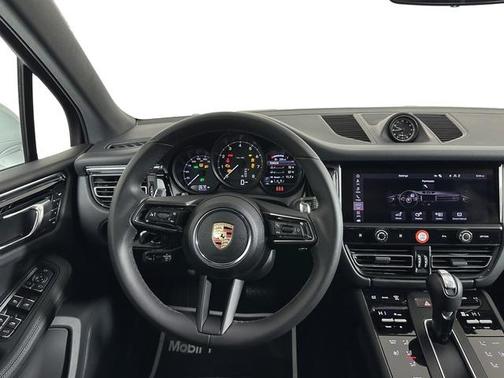 2025 Porsche Macan T