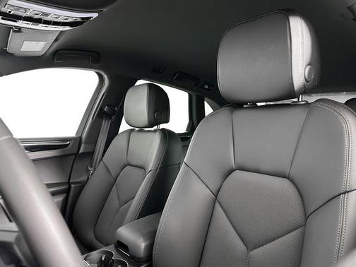 2025 Porsche Macan T