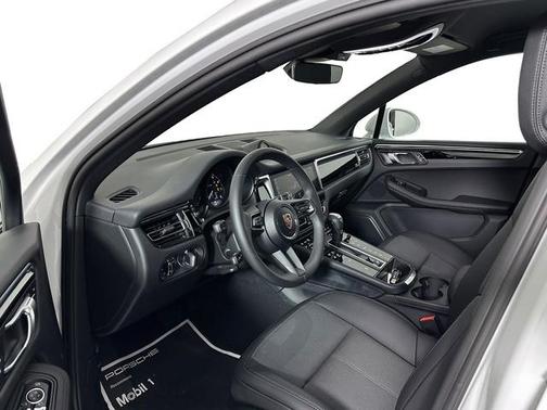 2025 Porsche Macan T