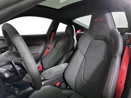 2026 Porsche 911 Carrera 4 GTS