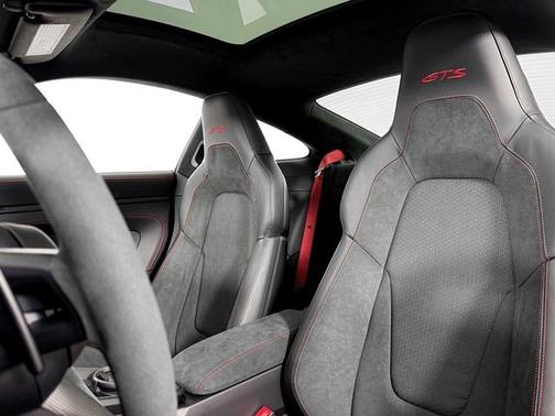 2026 Porsche 911 Carrera 4 GTS