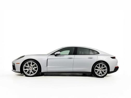 2025 Porsche Panamera 4