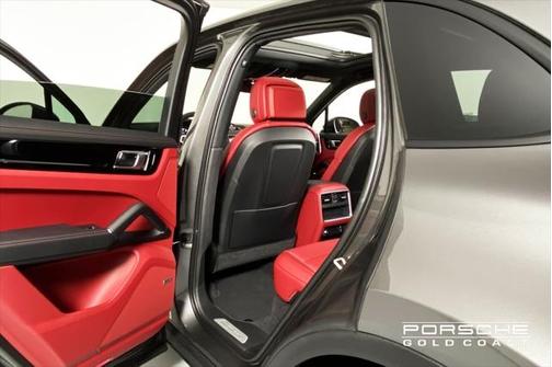 2021 Porsche Cayenne Base (Tiptronic)