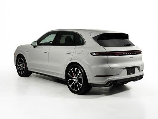 2025 Porsche Cayenne Turbo