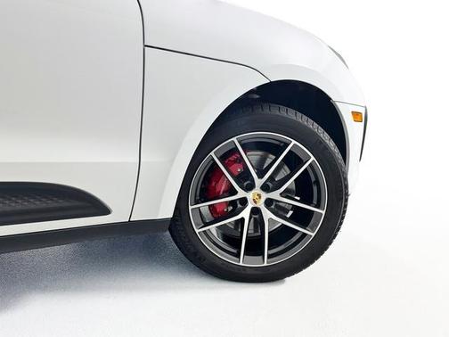 Carrara White Metallic 2023 Porsche Macan Macan