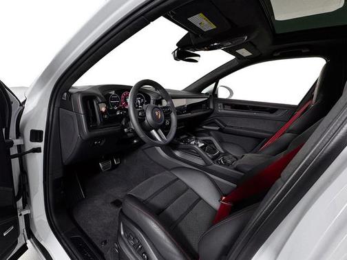 2025 Porsche Cayenne GTS