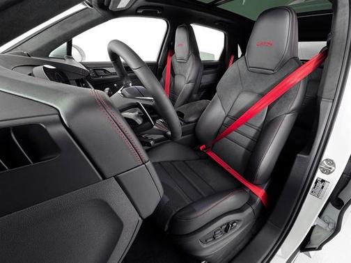2025 Porsche Cayenne GTS