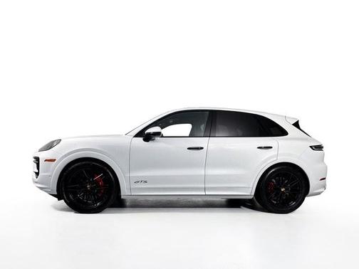 2025 Porsche Cayenne GTS