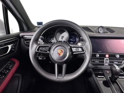 2025 Porsche Macan S
