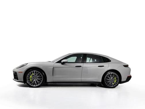 2026 Porsche Panamera 4