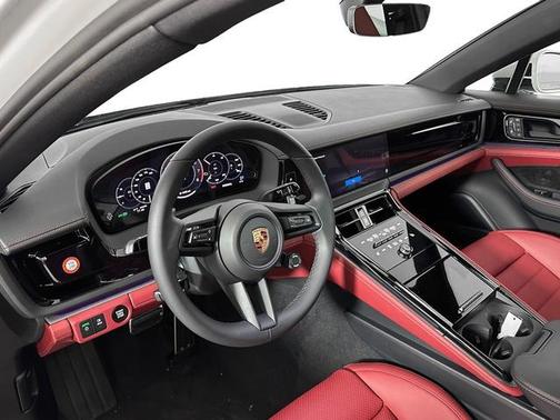 2026 Porsche Panamera 4