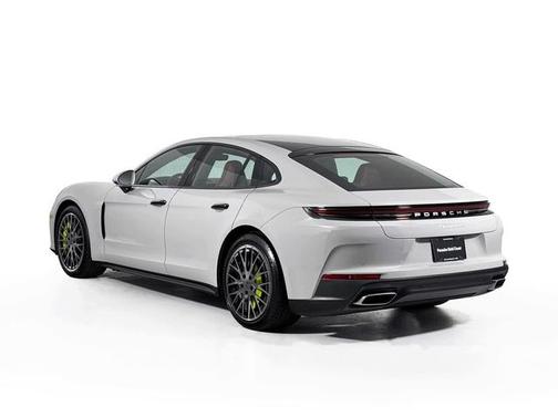 2026 Porsche Panamera 4
