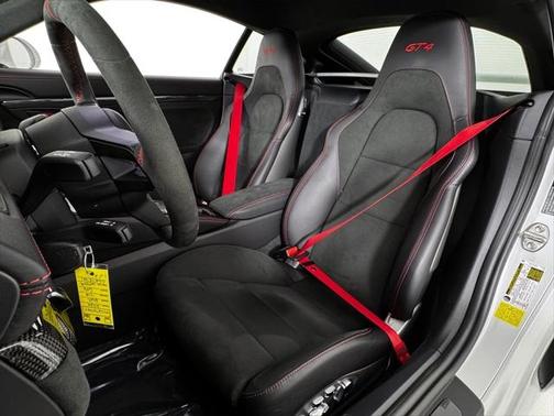 2022 Porsche 718 Cayman GT4