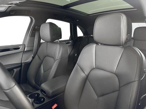 2025 Porsche Macan T