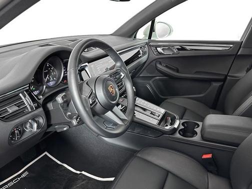 2025 Porsche Macan T