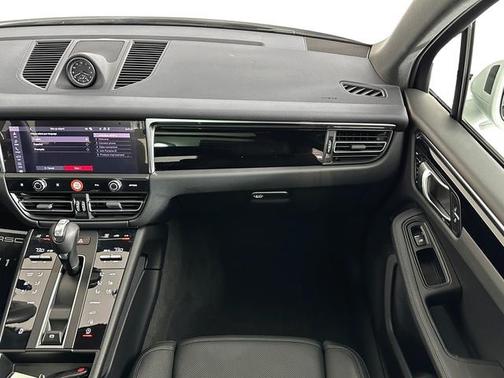 2025 Porsche Macan T