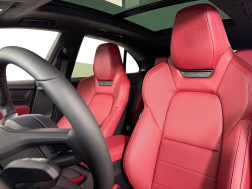 2025 Porsche Macan Turbo