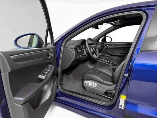 Gentian Blue Metallic 2026 Porsche Macan Macan GTS