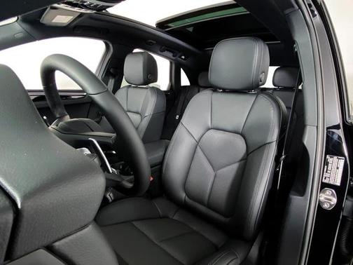 2023 Porsche Macan T