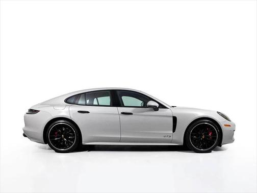 2023 Porsche Panamera GTS