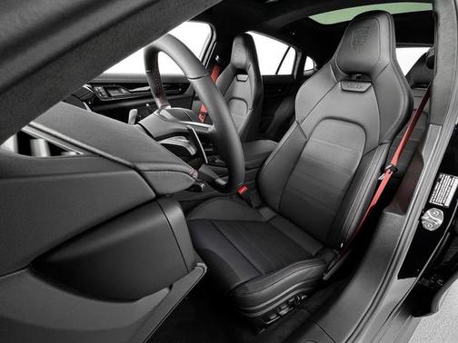 2025 Porsche Panamera Turbo