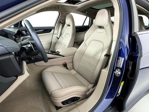 Gentian Blue Metallic 2026 Porsche Panamera 4