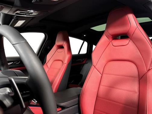 2026 Porsche Panamera 4