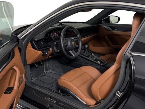 Jet Black Metallic 2024 Porsche 911