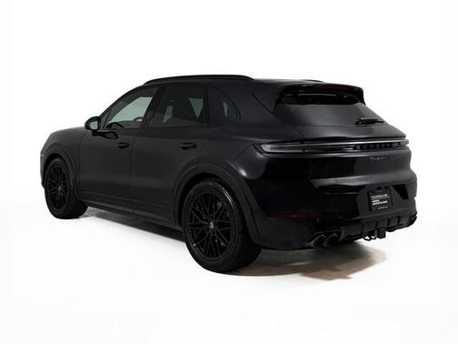 Chromite Black Metallic 2026 Porsche Cayenne GTS