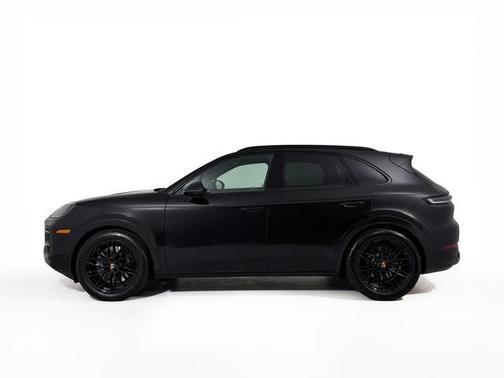 Chromite Black Metallic 2026 Porsche Cayenne GTS