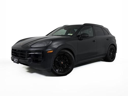 Chromite Black Metallic 2026 Porsche Cayenne GTS