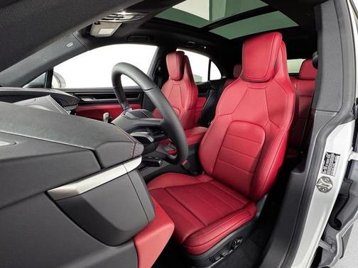 2025 Porsche Macan 4S
