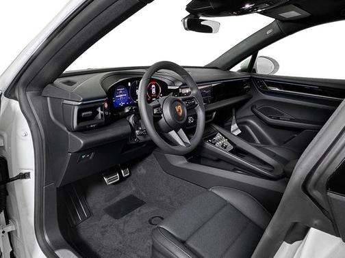 2025 Porsche Macan 4S