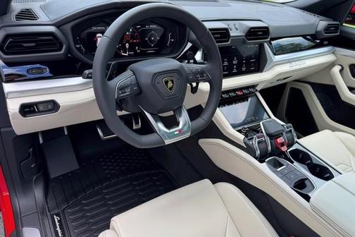 2025 Lamborghini Urus SE