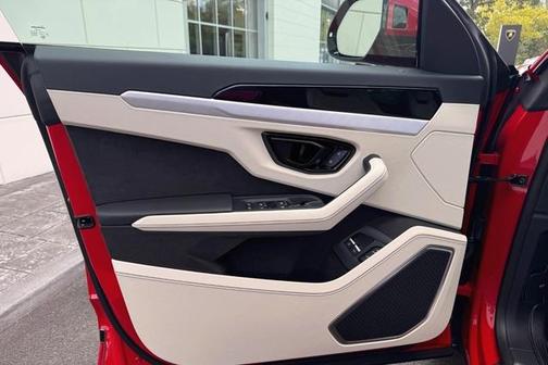 2025 Lamborghini Urus SE