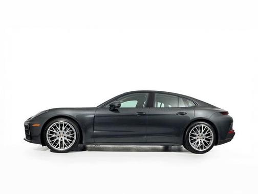 2025 Porsche Panamera 4