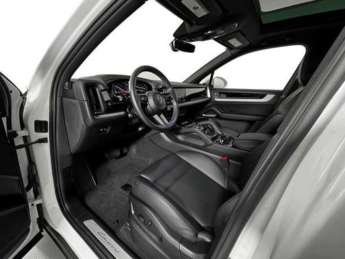 Dolomite Silver Metallic 2026 Porsche Cayenne Cayenne