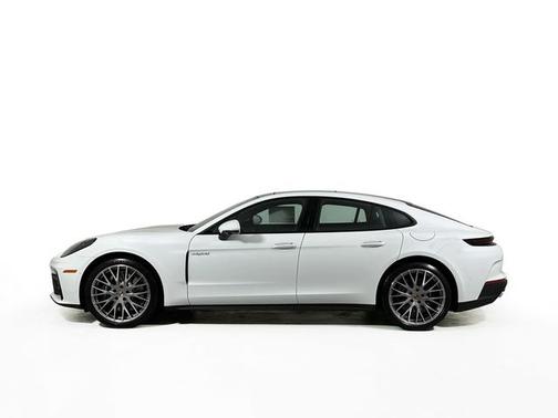 2026 Porsche Panamera 4