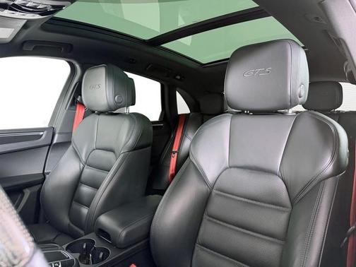 Jet Black Metallic 2021 Porsche Macan Macan GTS