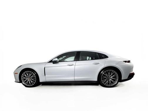 2026 Porsche Panamera 4